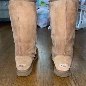 UGG Classic tall 2 chestnut, only worn a few times. Ugg clean kit included.